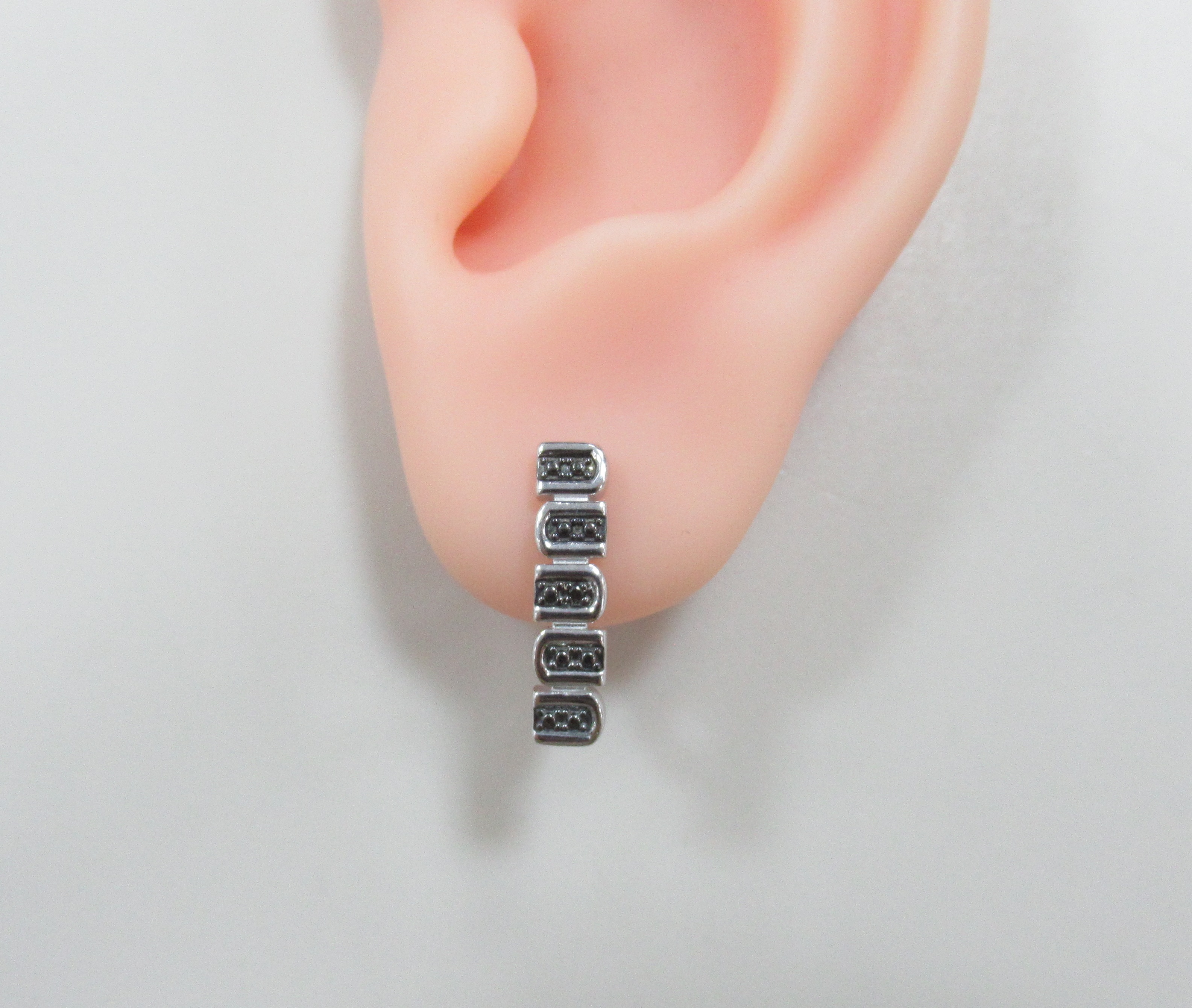 Серебряные серьги с черными бриллиантами